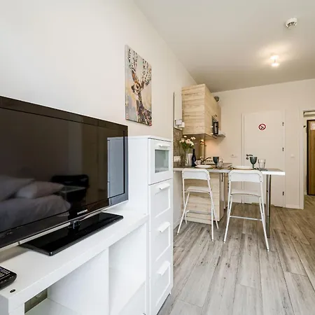 Апартаменти Grabiszyn Double - Balcony, Shopping Centres, Parks Nearby - By Rentujemy *